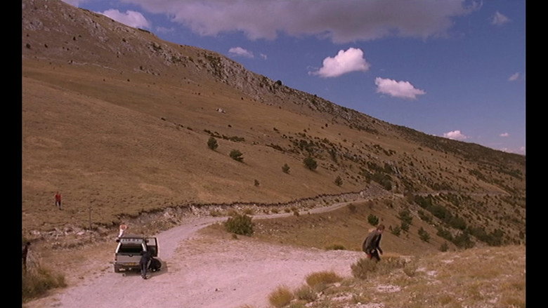 кадр из фильма Les Naufragés de la D17