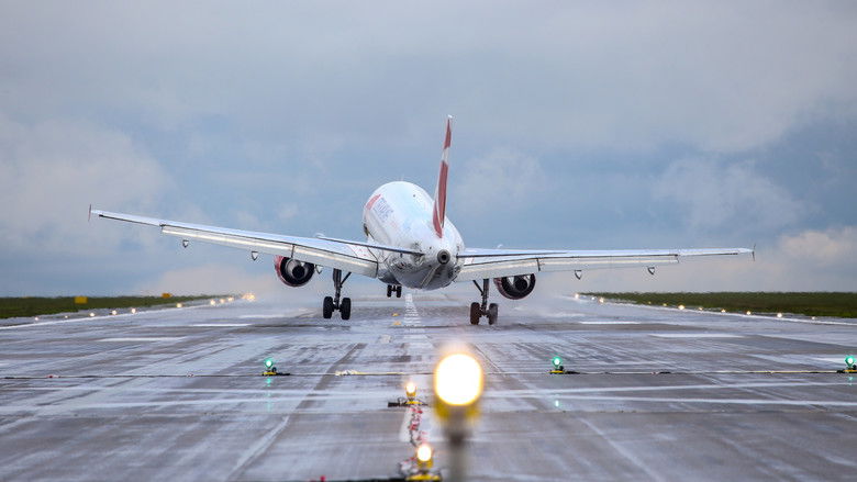 кадр из фильма Runway 06-24