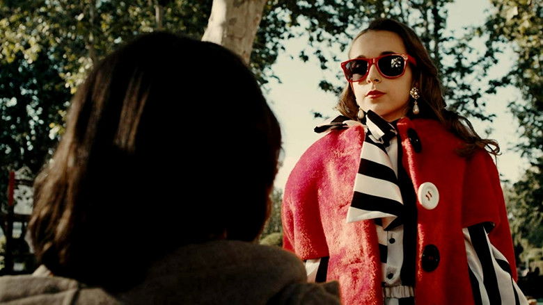 кадр из фильма El amor me queda grande