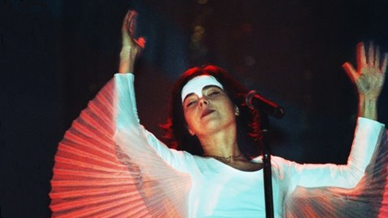 кадр из фильма Björk: Cambridge 1998