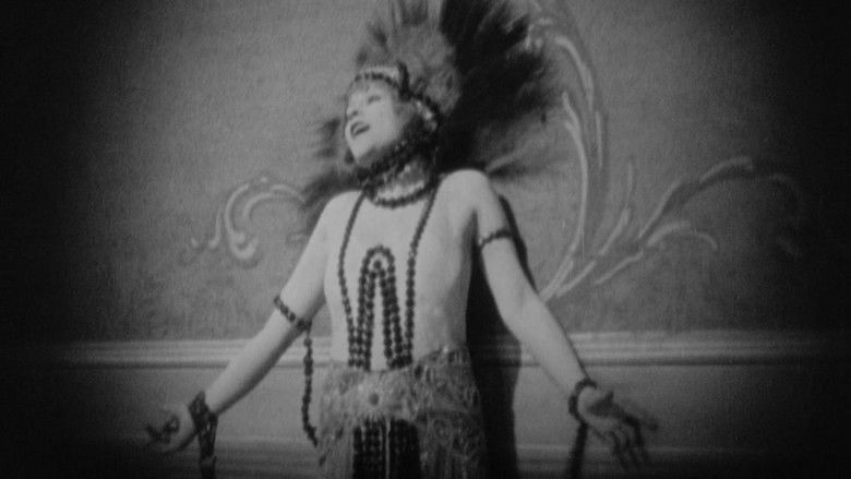 кадр из фильма Zaza