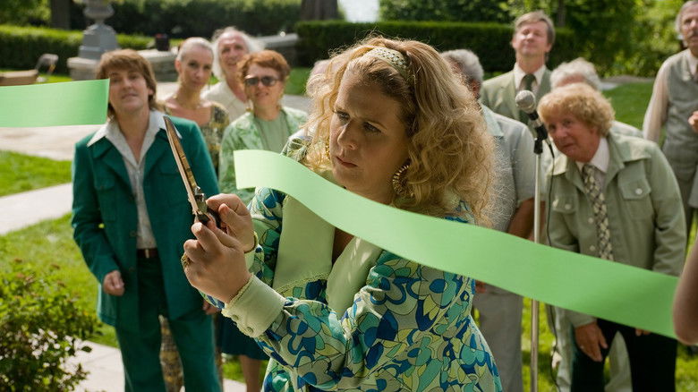 кадр из фильма L'Empire Bo$$é