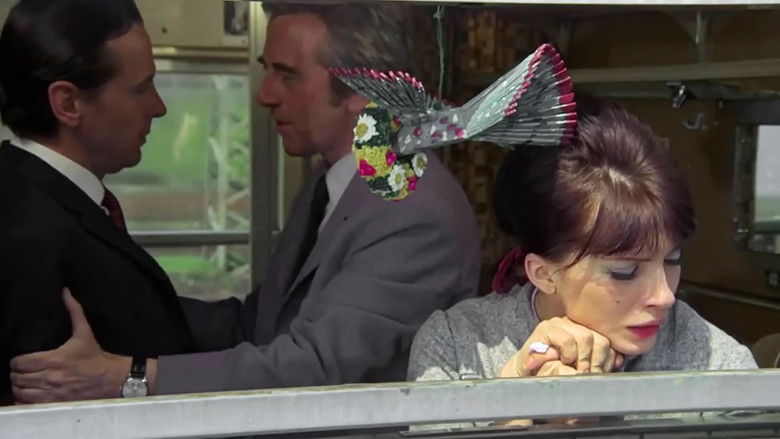 кадр из фильма Как далеко отсюда, как близко