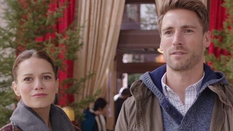 кадр из фильма Рождество в заснеженной гостинице