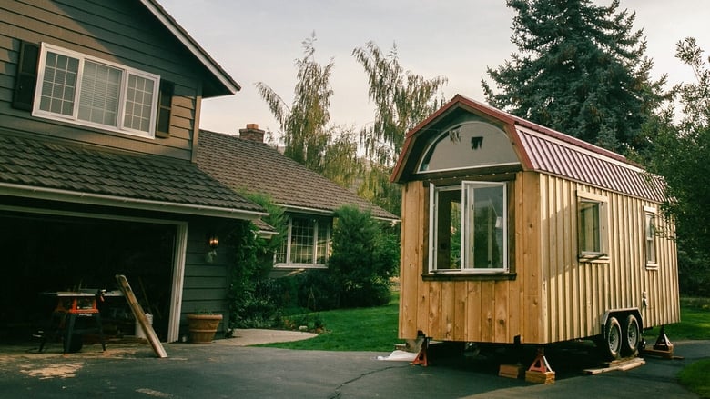 кадр из фильма Small is Beautiful: A Tiny House Documentary