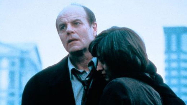 кадр из фильма В холоде ночи