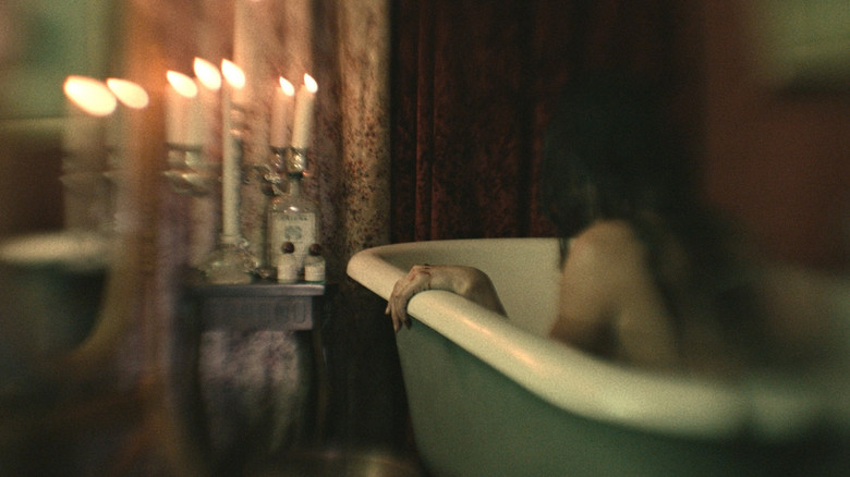 кадр из фильма Тайна проклятой обители