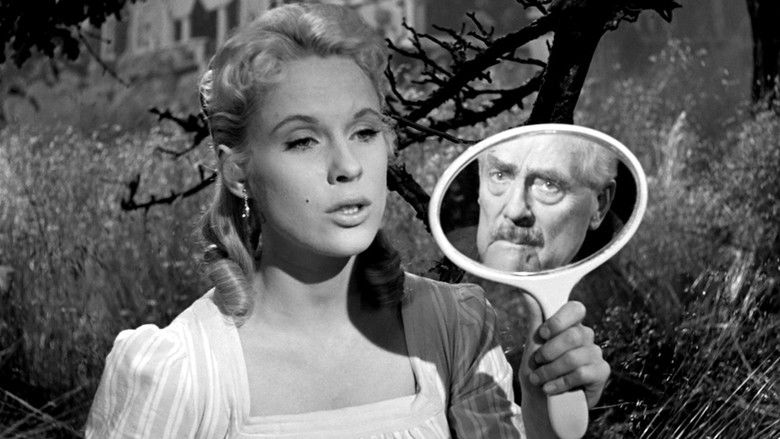 кадр из фильма Земляничная поляна