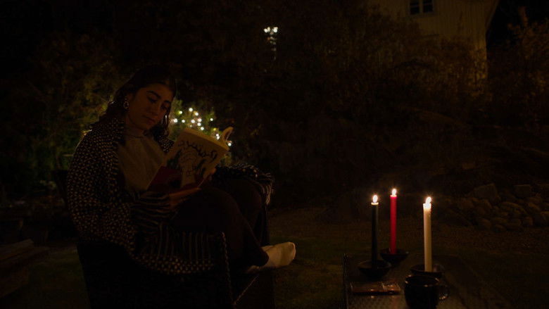 кадр из фильма Watching my country crash at 2am