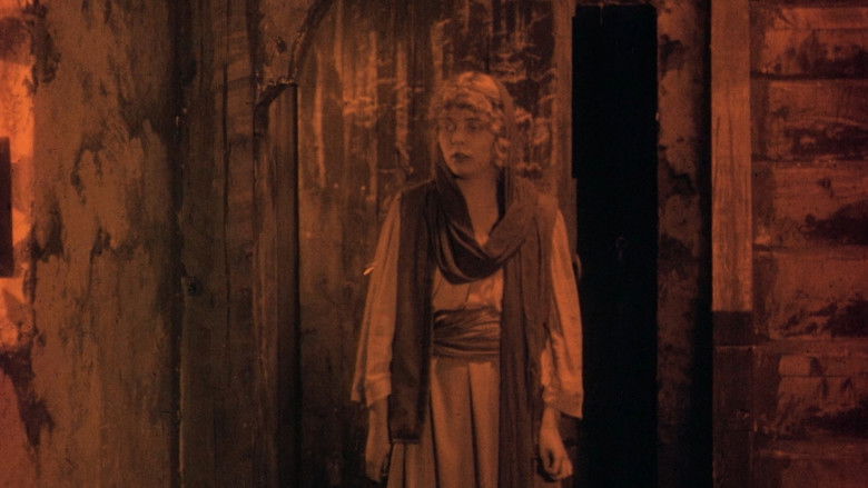 кадр из фильма The Captive