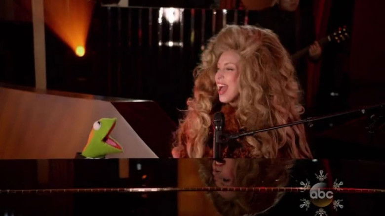 кадр из фильма Lady Gaga & the Muppets Holiday Spectacular