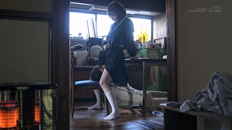 кадр из фильма 妹のマ○コに顔をうずめると気分が落ち着くので毎朝しています。桃色かぞくVOL.33 花狩まい