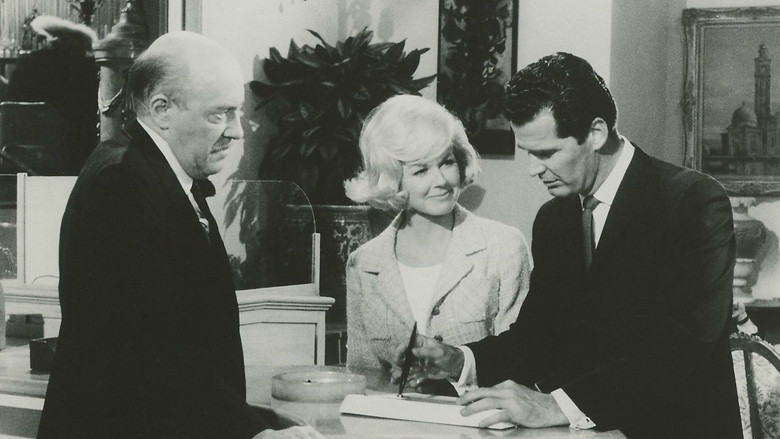 кадр из фильма Я вернулась, дорогой