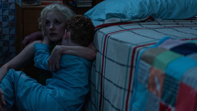 кадр из фильма Материнский инстинкт