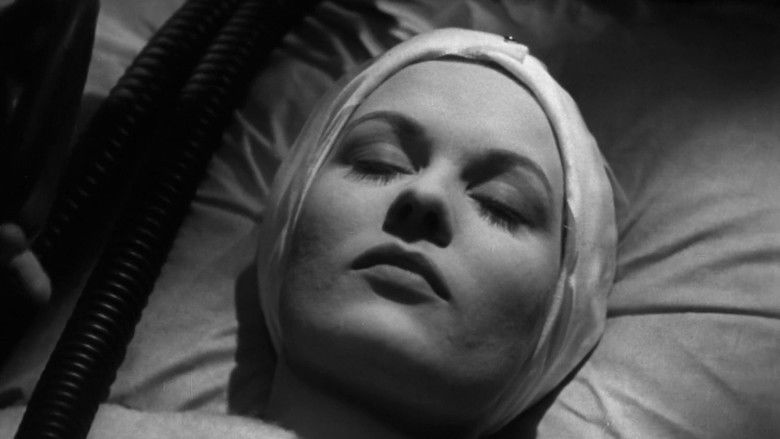 кадр из фильма Green for Danger