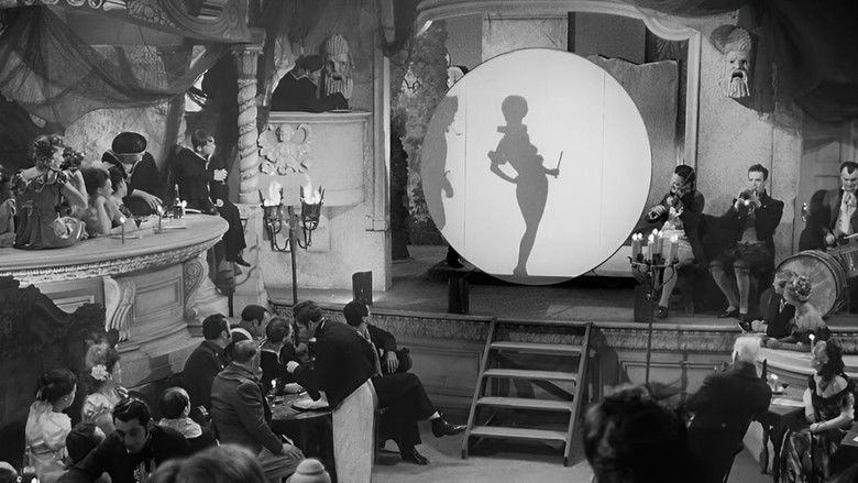 кадр из фильма Скандал в Париже