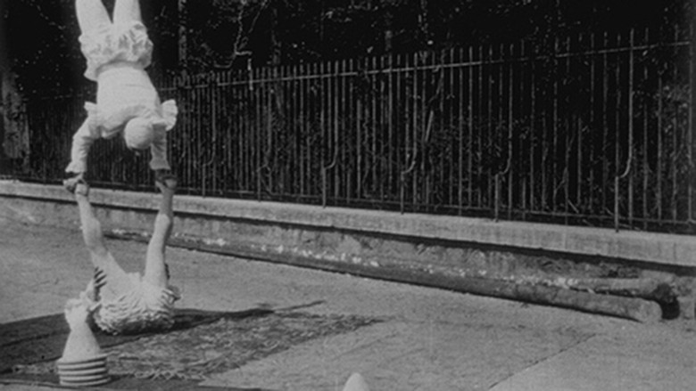 кадр из фильма Chapeaux et équilibres