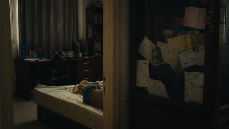 кадр из фильма Cuối giường dậy lên một tiếng gọi