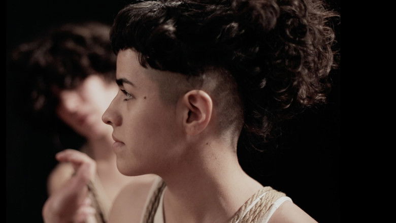 кадр из фильма Los Propios Fuegos