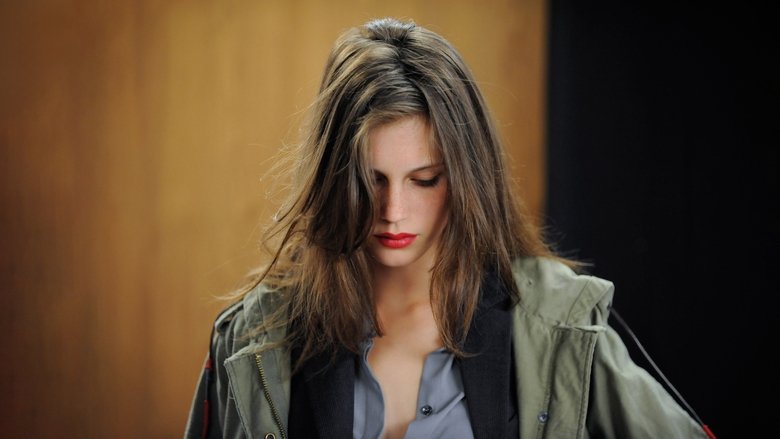 кадр из фильма Молода и прекрасна