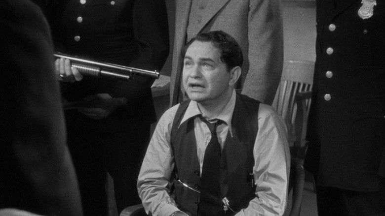 кадр из фильма Весь город говорит