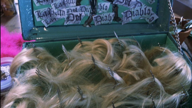 кадр из фильма Белый Олеандр