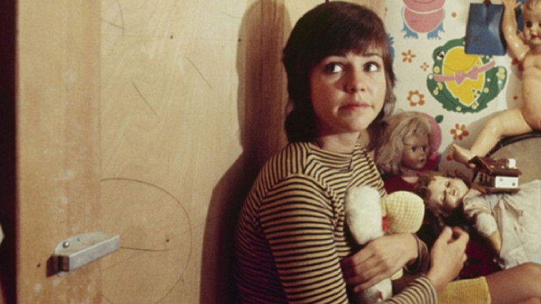 кадр из фильма Maybe I'll Come Home in the Spring