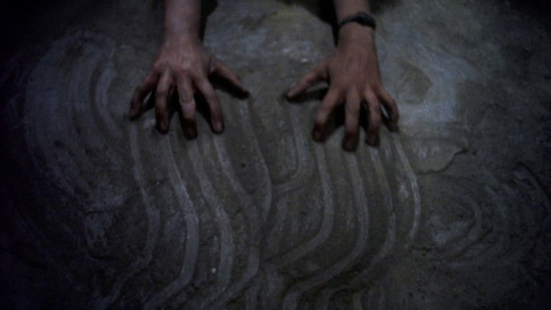 кадр из фильма Похороненный заживо