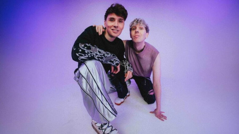 кадр из фильма Dan and Phil: Hard Launch World Tour