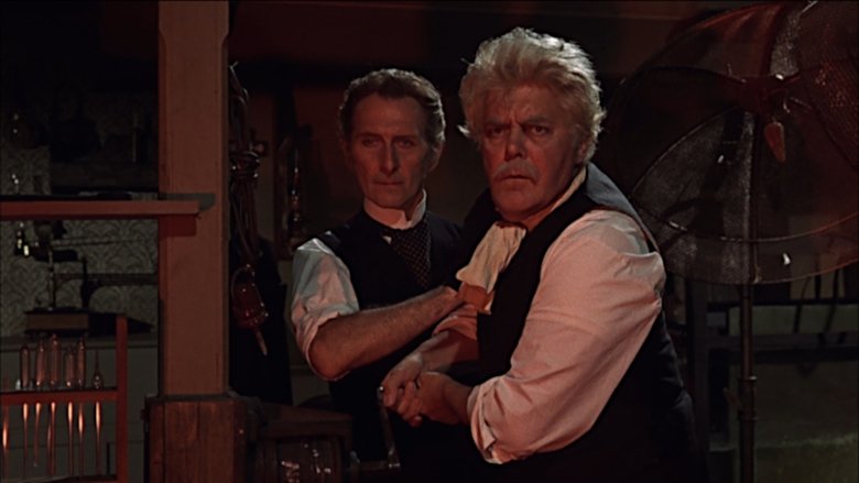 кадр из фильма Франкенштейн создал женщину