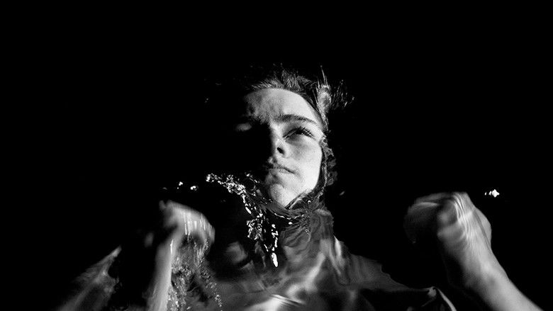 кадр из фильма Swimmer