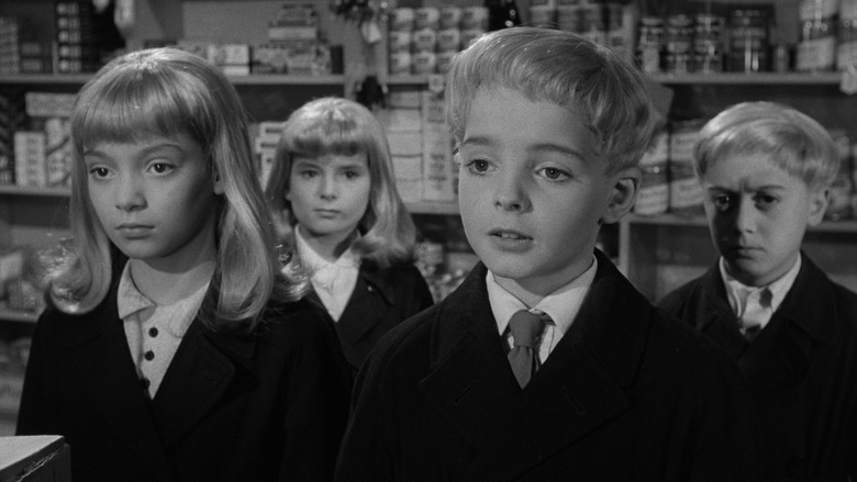 кадр из фильма Деревня проклятых