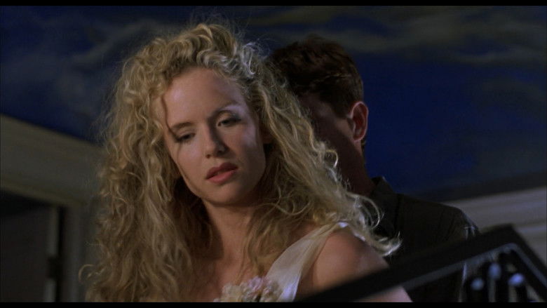 кадр из фильма Love Is a Gun