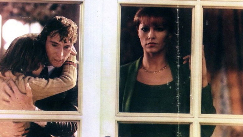 кадр из фильма Шепот во тьме