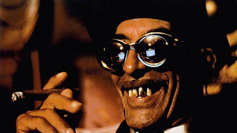 кадр из фильма Чёрная кошка, белый кот