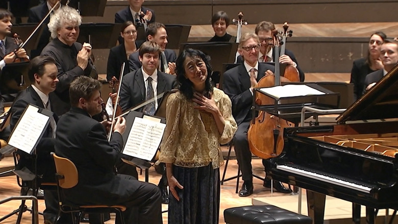 кадр из фильма Beethoven: Piano Concertos 1-5 - Uchida, Rattle