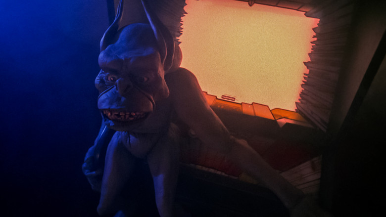 кадр из фильма Студентки в кегельбане беса