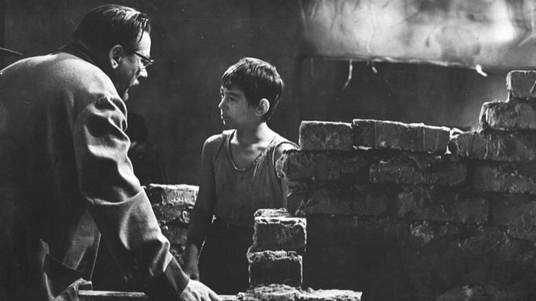 кадр из фильма Полустанок