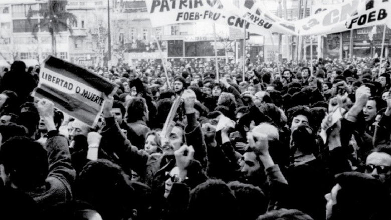 кадр из фильма A las Cinco en Punto