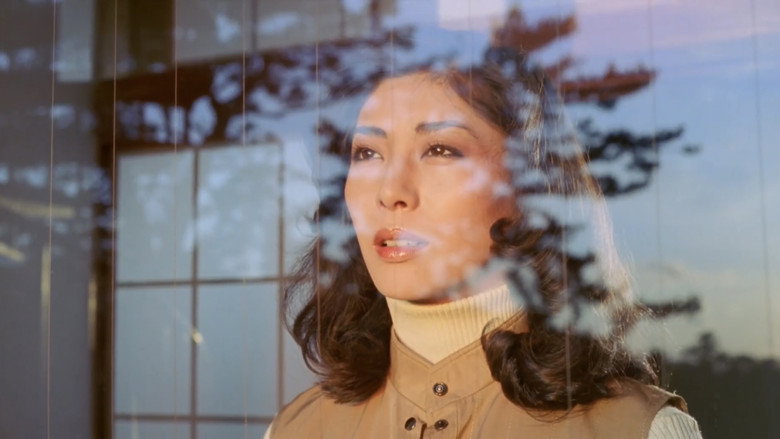 кадр из фильма 闇に抱かれて