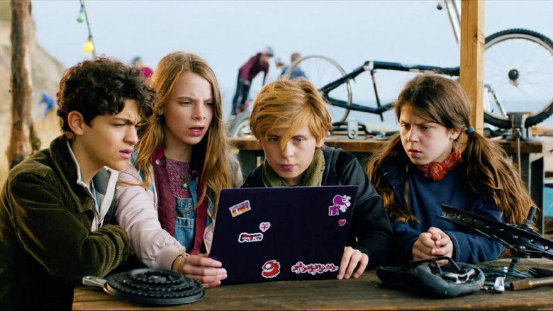 кадр из фильма Сокровища морских глубин