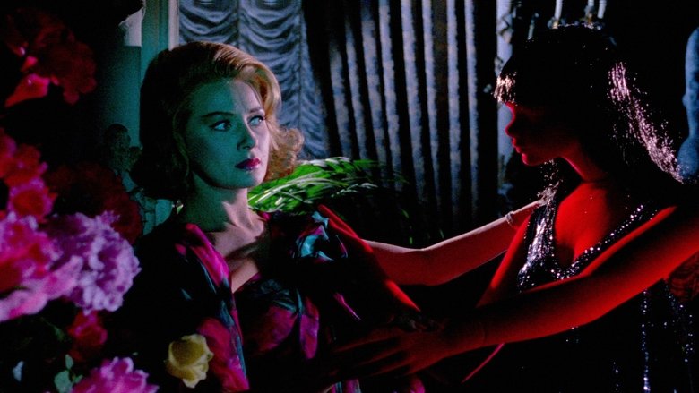 кадр из фильма Кровь и черные кружева