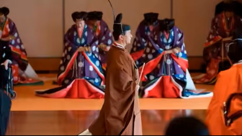 кадр из фильма 即位礼正殿の儀ー令和元年10月22日