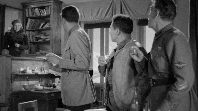 кадр из фильма Жди меня