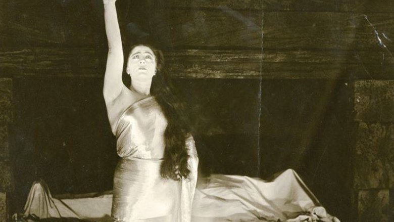 кадр из фильма She