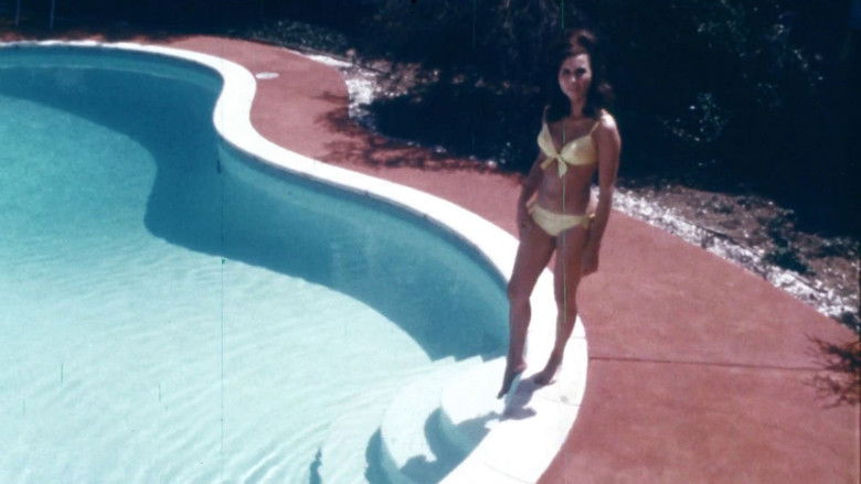 кадр из фильма Two Roses and a Golden Rod