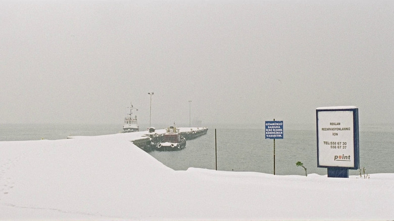 кадр из фильма Отчуждение