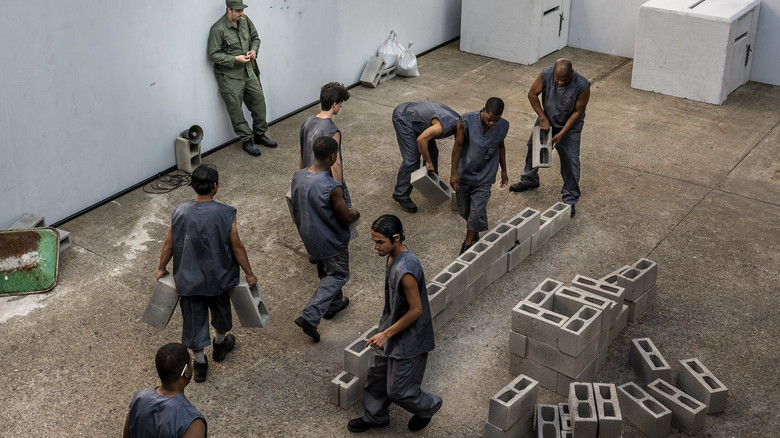 кадр из фильма La noche eterna