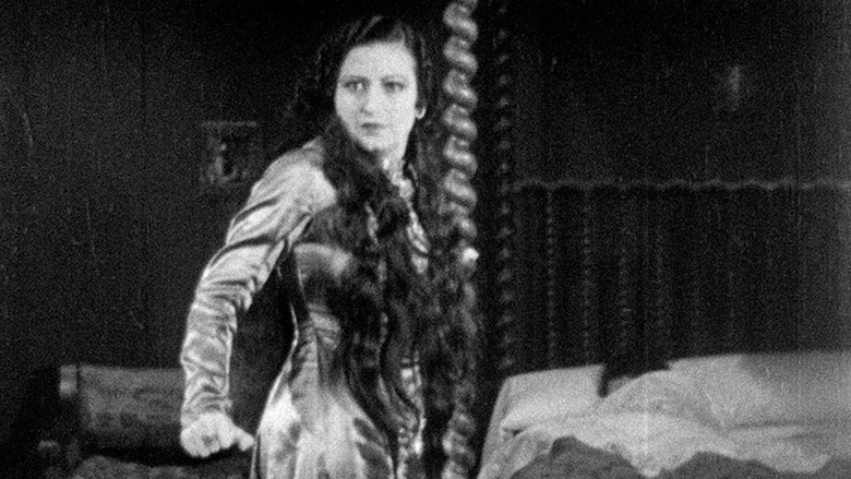 кадр из фильма La Llorona