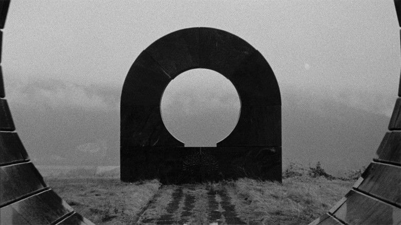 кадр из фильма Последние и первые люди